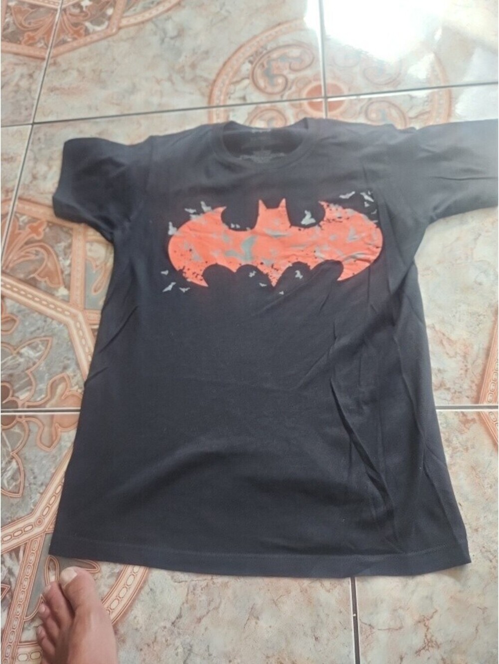 DC Batman Men's T Shirt Logo Classic Black And Coral Bat Symbol Size Small...